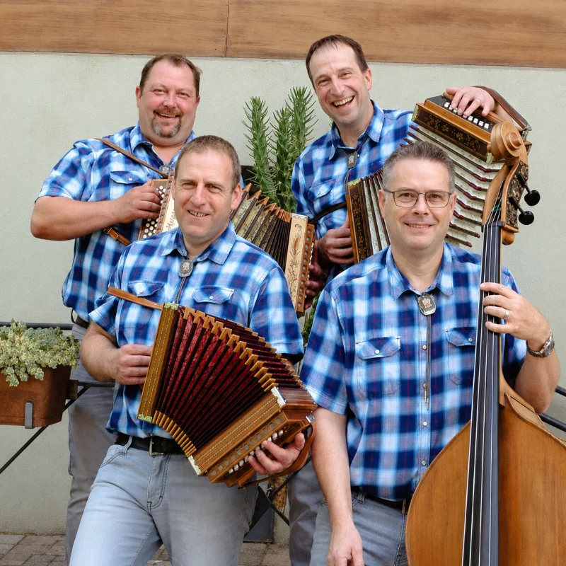 Schwyzerörgeliquartett Signouergiele