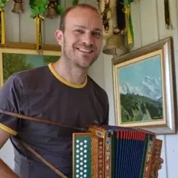 Simon Lüthi