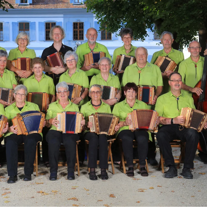 Schwyzerörgeli-Grossformation Tschoppehof